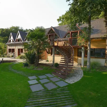 La Maison Dans Les Bois Soucelles