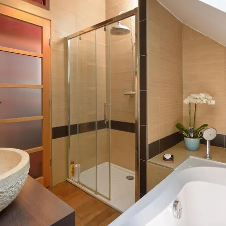 Le Loft Moderne Et Chaleureux Avec Vue Verdoyante Apartment *