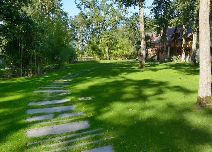 La Maison Dans Les Bois * Soucelles